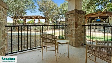 2056 Sundance Parkway, Unit 7307 in New Braunfels, TX - Foto de edificio - Building Photo