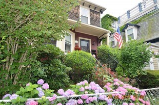 616 Thames St, Unit 1 in Newport, RI - Building Photo