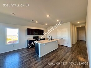 9513 Stallion Dr in Yukon, OK - Building Photo - Building Photo