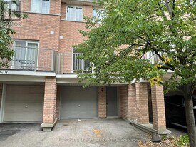 23 Observatory Ln in Richmond Hill, ON - Building Photo