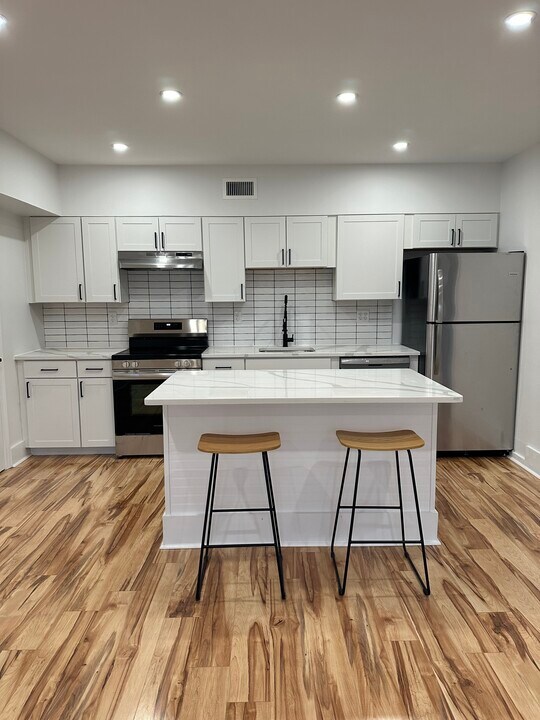 10 Wampanoag Trl, Unit 2 in Riverside, RI - Foto de edificio
