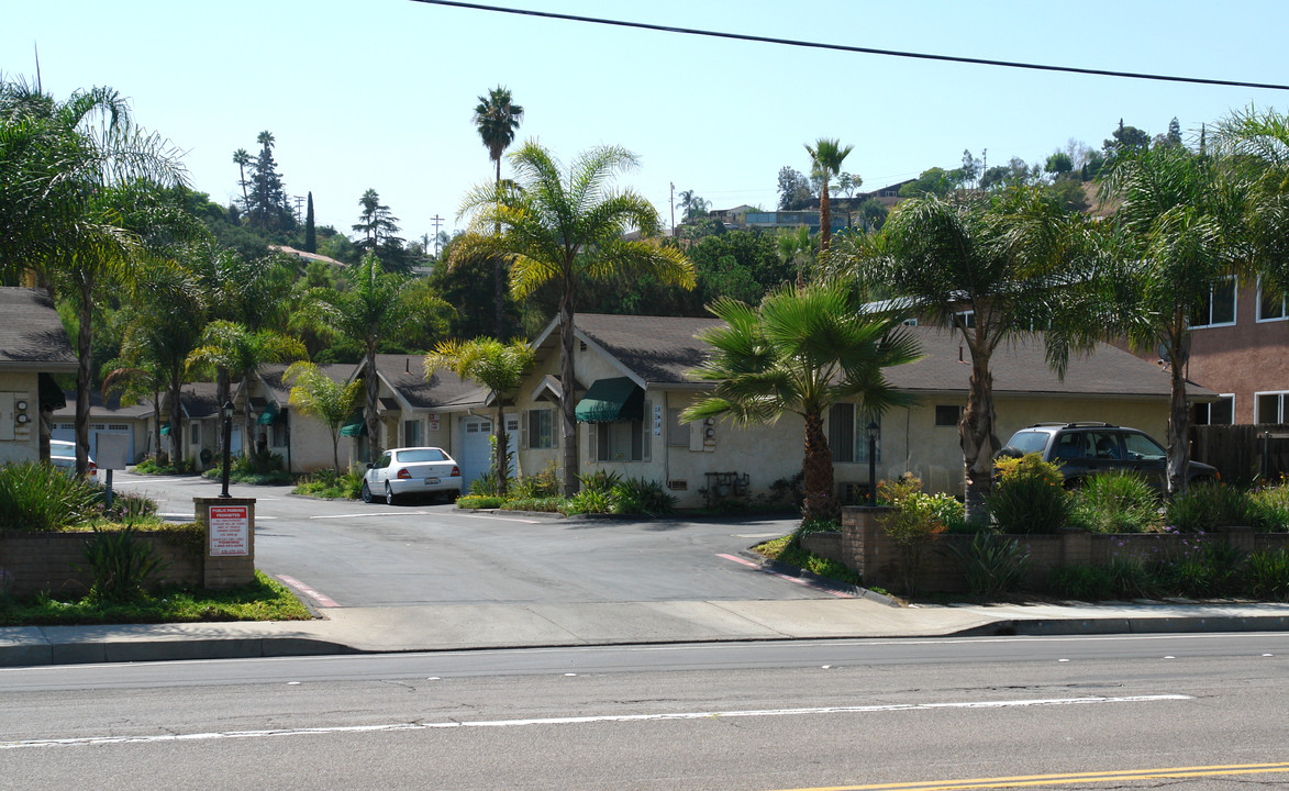 1163 E Washington Ave in El Cajon, CA - Foto de edificio