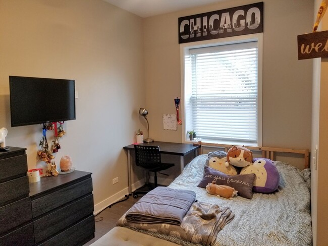 1409 W Diversey Pkwy in Chicago, IL - Building Photo - Building Photo