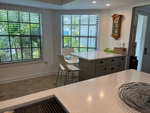 823 Meadowland Dr, Unit J in Naples, FL - Foto de edificio - Building Photo