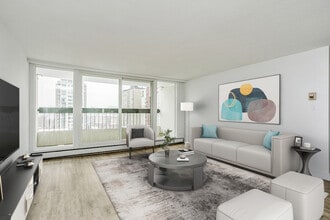 Oliver Place in Edmonton, AB - Building Photo - Building Photo