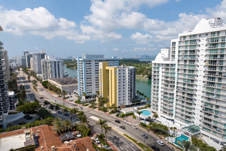 La Rive Gauche Condominiums in Miami Beach, FL - Building Photo - Building Photo