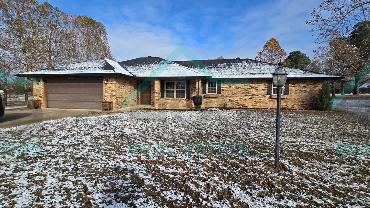 20101 SE 37th St in Harrah, OK - Building Photo