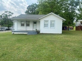 2011 Kentuck Rd in Danville, VA - Building Photo