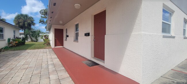 6625 S West Shore Blvd, Unit B