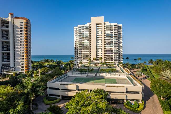 Park Plaza in Naples, FL - Building Photo - Building Photo