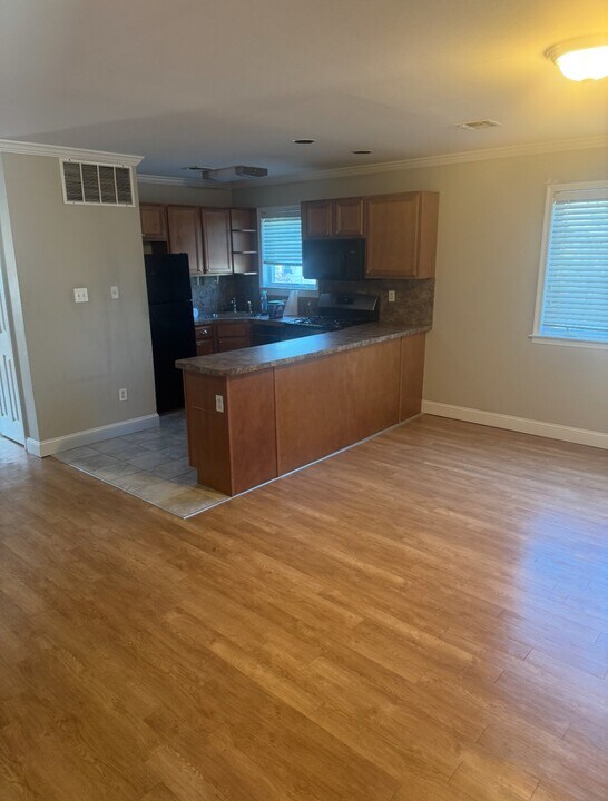 3225 Victory Blvd in Staten Island, NY - Building Photo