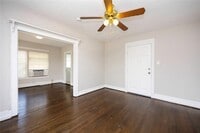 903 Oakhurst St photo'