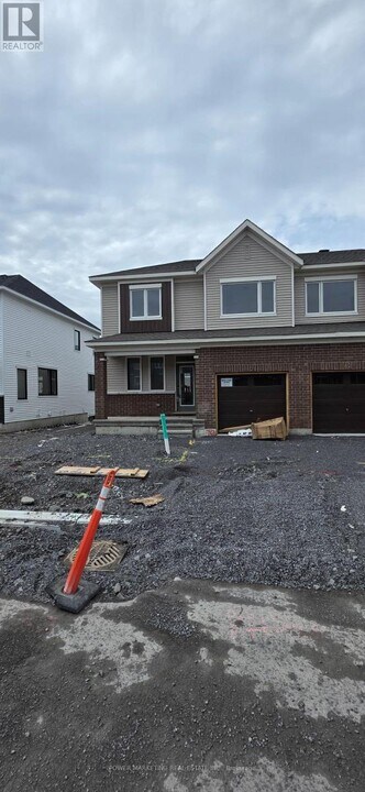 626 Expansion Rd in Ottawa, ON - Building Photo