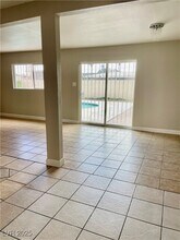 1338 N Smoke Tree Ave in Las Vegas, NV - Building Photo - Building Photo