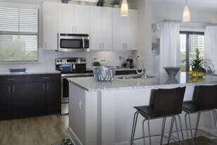 Beacon 430 in St. Petersburg, FL - Building Photo