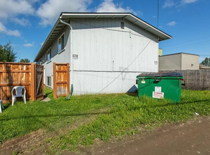 825 N Klevin St in Anchorage, AK - Foto de edificio - Building Photo