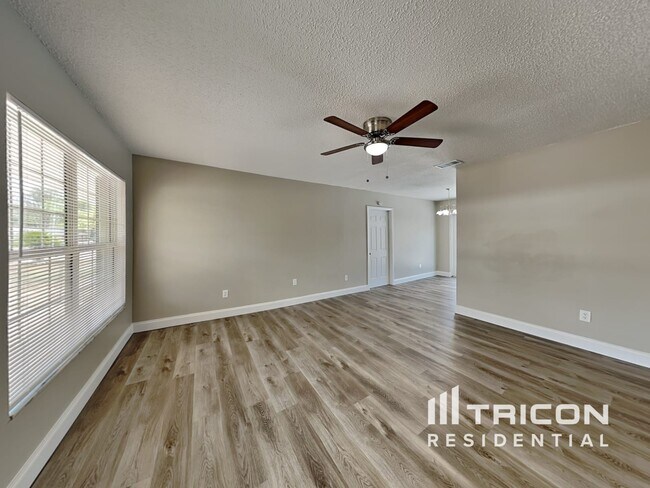 116 Circle Hill Dr in Brandon, FL - Building Photo - Building Photo