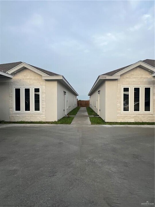 1006 N Clarence Ave in Edinburg, TX - Building Photo