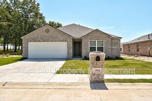 504 Old Hickory Ln in Perkins, OK - Building Photo