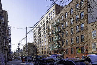 1073 Summit Ave in Bronx, NY - Building Photo - Building Photo