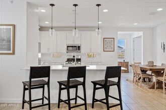 2204 E Kelly Dr in Gilbert, AZ - Building Photo - Building Photo