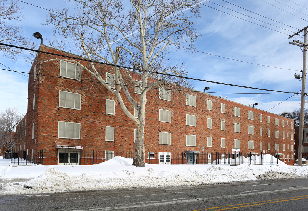 Cedar Estates in Cleveland, OH - Building Photo