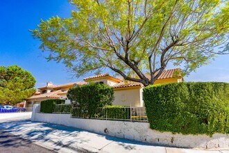 8995 Sidebrook Ct in Las Vegas, NV - Building Photo - Building Photo