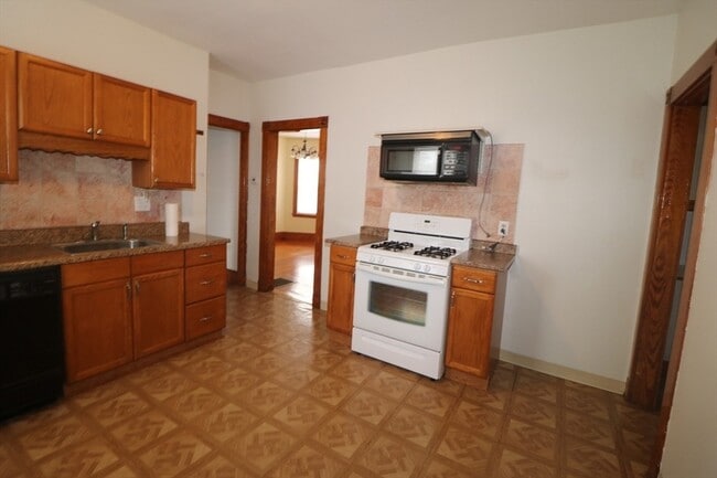 14 Huntoon St, Unit 3 in Boston, MA - Building Photo - Building Photo