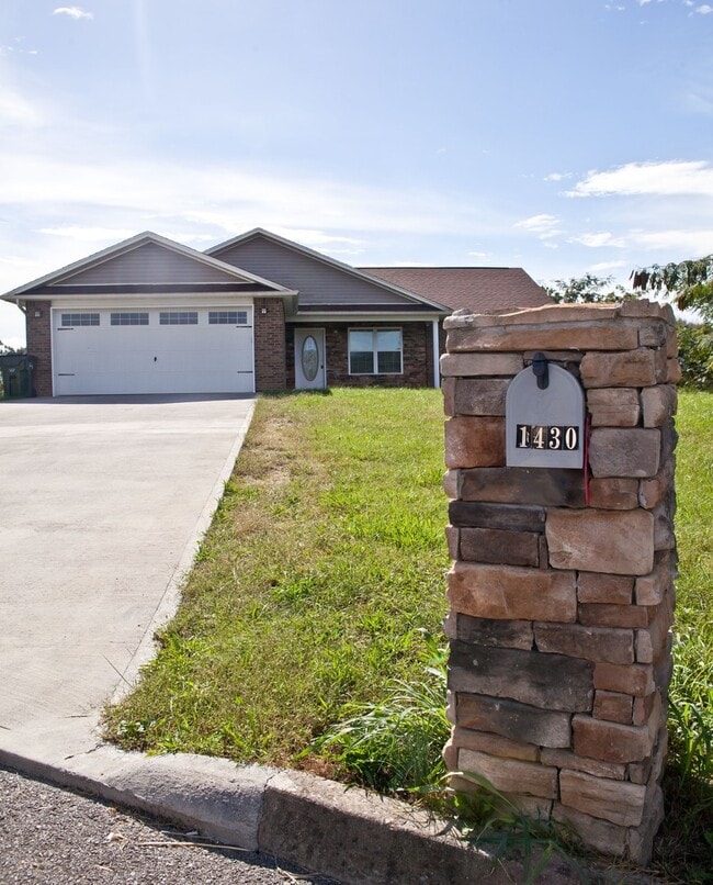 1430 Avery Ln in Sevierville, TN - Building Photo - Building Photo
