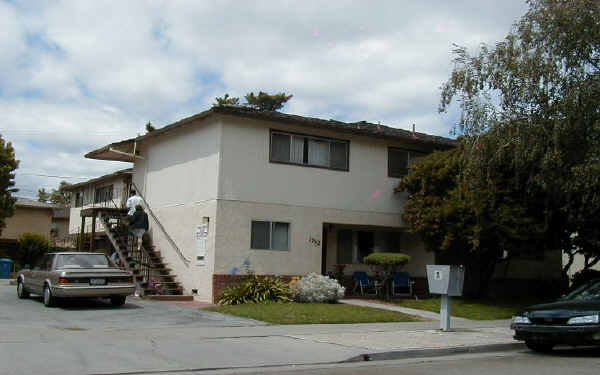 1702 De Rose Way in San Jose, CA - Foto de edificio - Building Photo