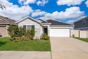 9121 Oscraft Dr in Davenport, FL - Building Photo