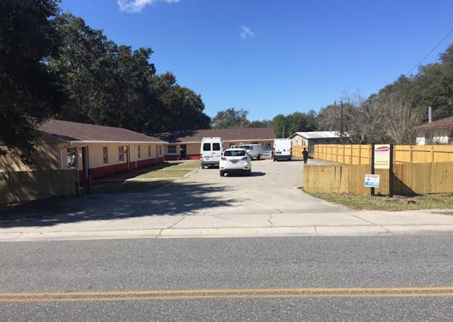 1013-1015 Beecher St in Leesburg, FL - Building Photo