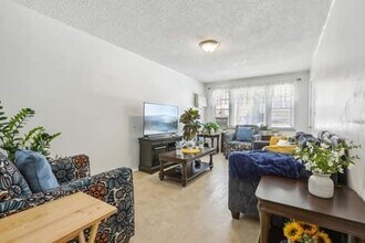 6417 Grand Ave-Unit -1 in North Bergen, NJ - Foto de edificio - Building Photo