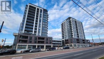 705 Davis Dr in Newmarket, ON - Building Photo