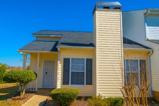 2355 Wellington Cir in Lithonia, GA - Building Photo