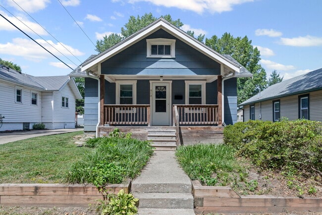 property at 810 W 77th St
