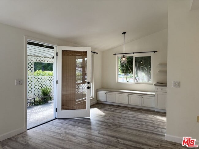 26707 Oak Crossing Rd in Santa Clarita, CA - Building Photo - Building Photo