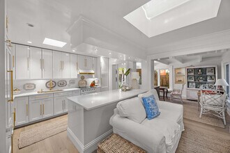 295 6th St N in Naples, FL - Foto de edificio - Building Photo