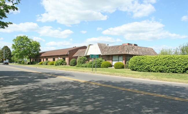 Station Square in Madison, CT - Foto de edificio - Building Photo