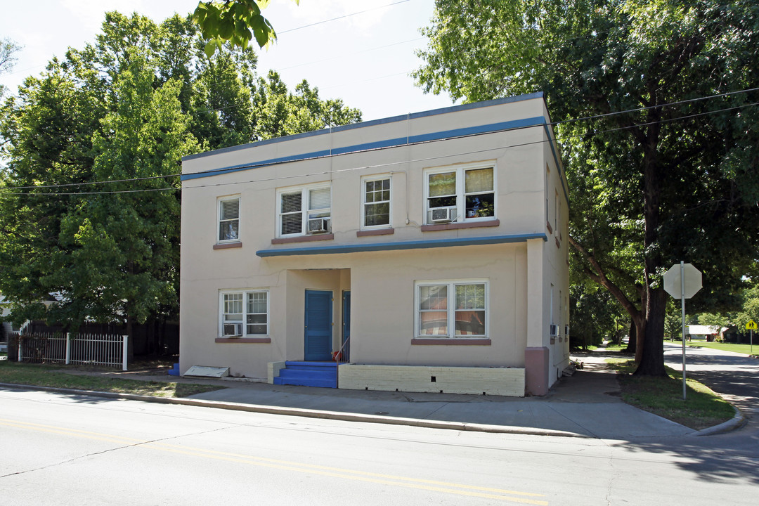 930 W Boyd St in Norman, OK - Foto de edificio