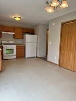 1806 Dainesway Dr in Valparaiso, IN - Building Photo