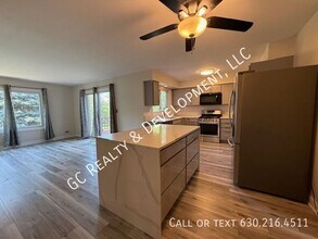 280 Paddock Cir in Glendale Heights, IL - Building Photo - Building Photo