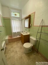 1822 Beacon St, Unit 2 in Brookline, MA - Foto de edificio - Building Photo