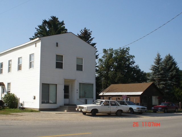 5631 W 10 1/2 Mile Rd in Irons, MI - Foto de edificio