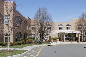 10 Link Dr in Rockleigh, NJ - Building Photo - Building Photo