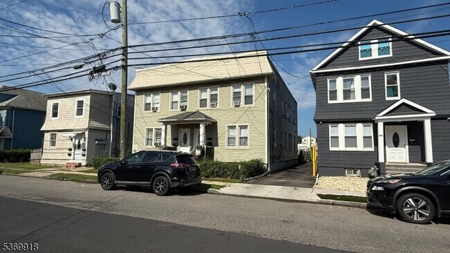 633 Maple Ave in Elizabeth, NJ - Building Photo - Building Photo