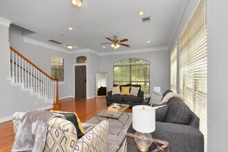 9038 Lakes at 610 Dr in Houston, TX - Building Photo - Building Photo