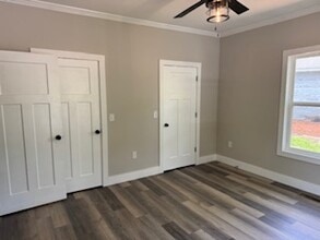 123 Edwards Ave in Swannanoa, NC - Foto de edificio - Building Photo