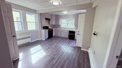 142 Smith St in Port Chester, NY - Building Photo - Building Photo