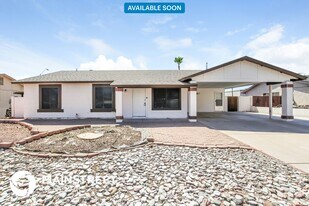 18048 N 50th Ave in Glendale, AZ - Building Photo